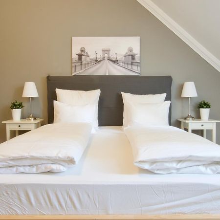 Standerd Apartment By Hi5 - Lovag Family Suites Budapest Exteriör bild