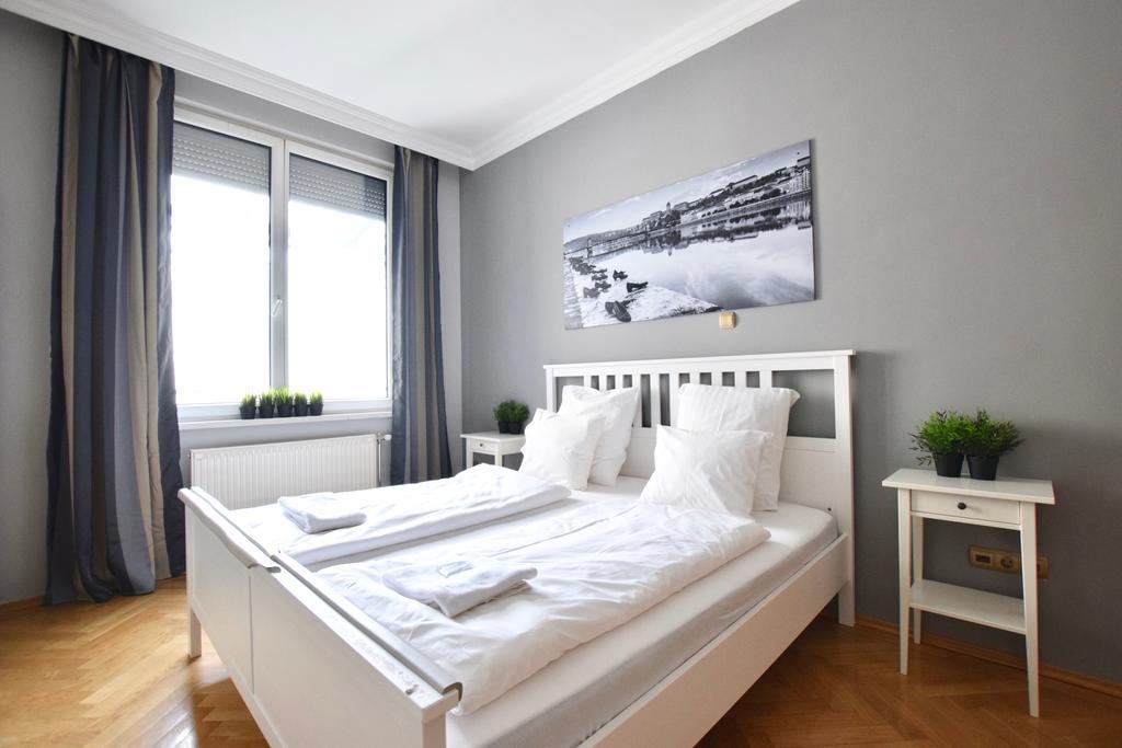 Standerd Apartment By Hi5 - Lovag Family Suites Budapest Exteriör bild
