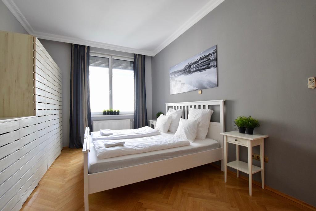 Standerd Apartment By Hi5 - Lovag Family Suites Budapest Exteriör bild