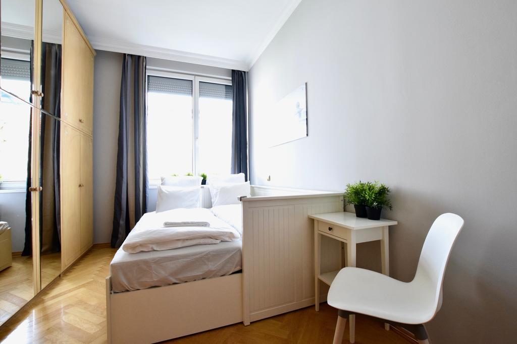 Standerd Apartment By Hi5 - Lovag Family Suites Budapest Exteriör bild