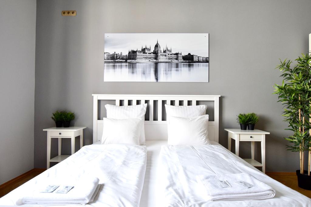 Standerd Apartment By Hi5 - Lovag Family Suites Budapest Exteriör bild