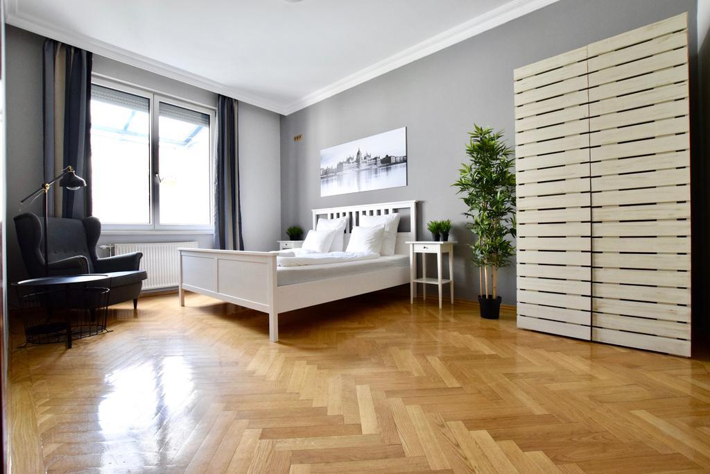 Standerd Apartment By Hi5 - Lovag Family Suites Budapest Exteriör bild