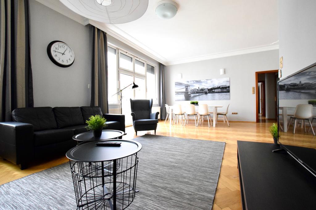 Standerd Apartment By Hi5 - Lovag Family Suites Budapest Exteriör bild