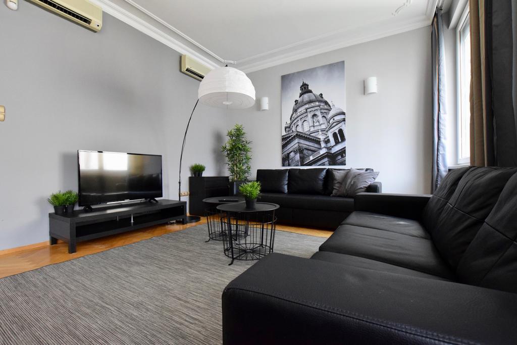 Standerd Apartment By Hi5 - Lovag Family Suites Budapest Exteriör bild