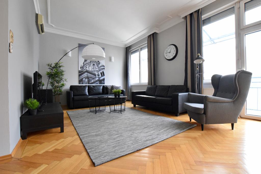 Standerd Apartment By Hi5 - Lovag Family Suites Budapest Exteriör bild