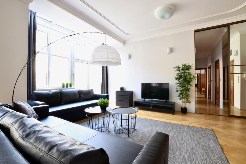 Standerd Apartment By Hi5 - Lovag Family Suites Budapest Exteriör bild