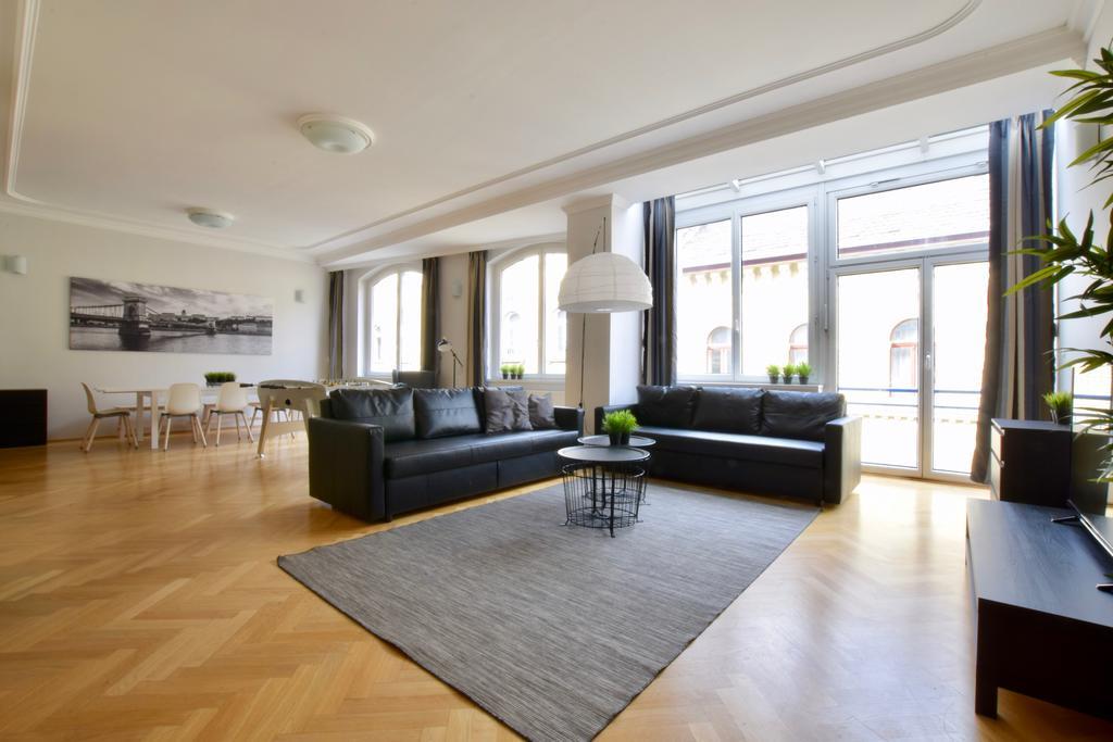 Standerd Apartment By Hi5 - Lovag Family Suites Budapest Exteriör bild