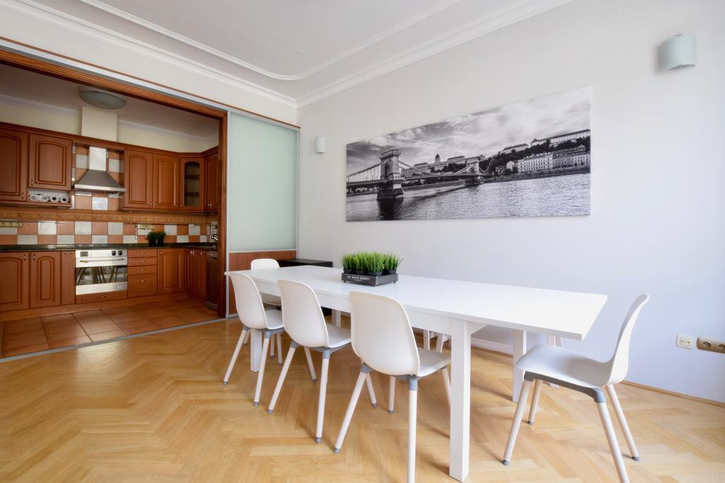 Standerd Apartment By Hi5 - Lovag Family Suites Budapest Exteriör bild