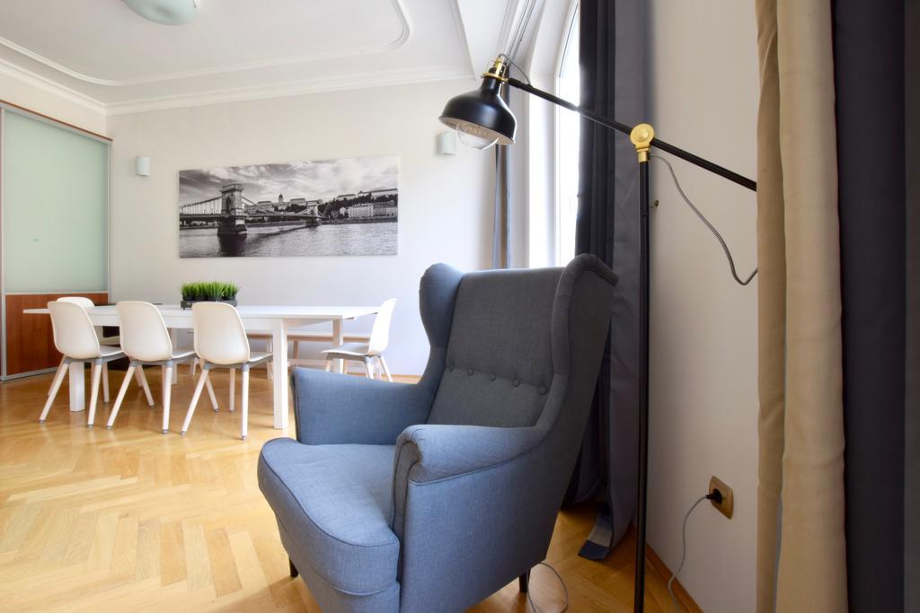 Standerd Apartment By Hi5 - Lovag Family Suites Budapest Exteriör bild