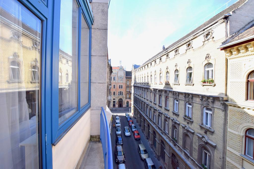 Standerd Apartment By Hi5 - Lovag Family Suites Budapest Exteriör bild