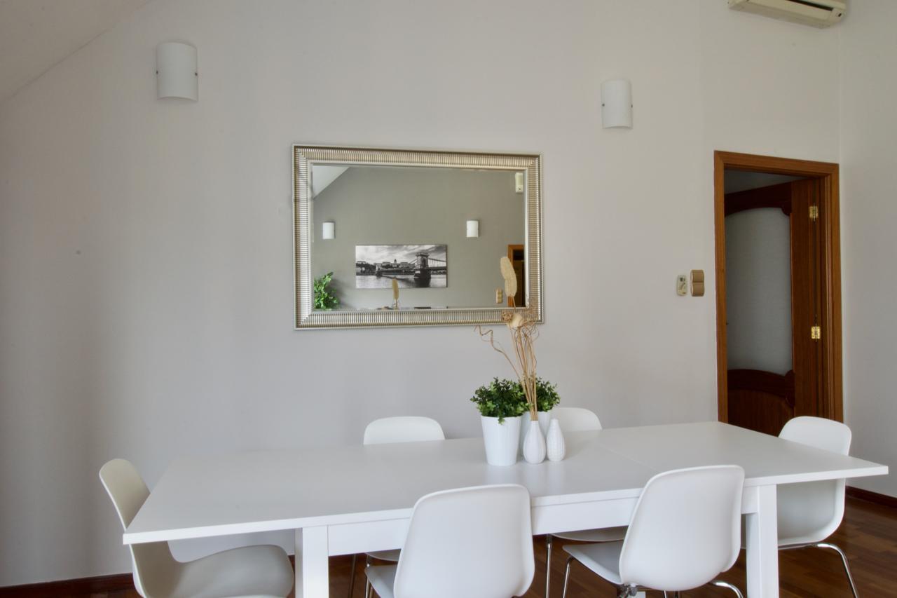 Standerd Apartment By Hi5 - Lovag Family Suites Budapest Exteriör bild
