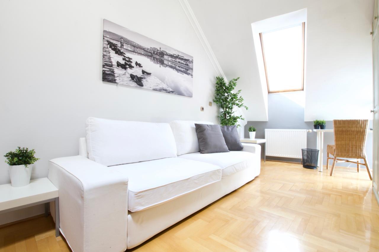 Standerd Apartment By Hi5 - Lovag Family Suites Budapest Exteriör bild