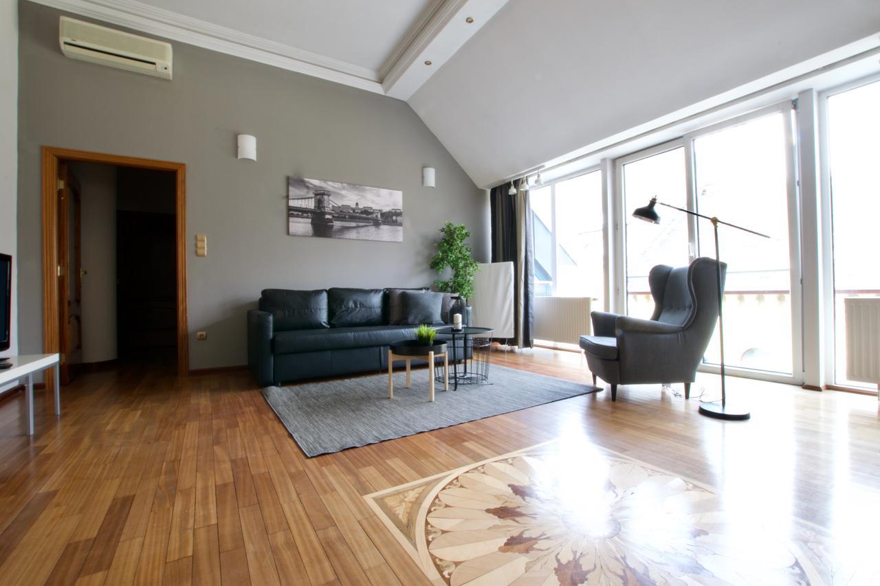Standerd Apartment By Hi5 - Lovag Family Suites Budapest Exteriör bild
