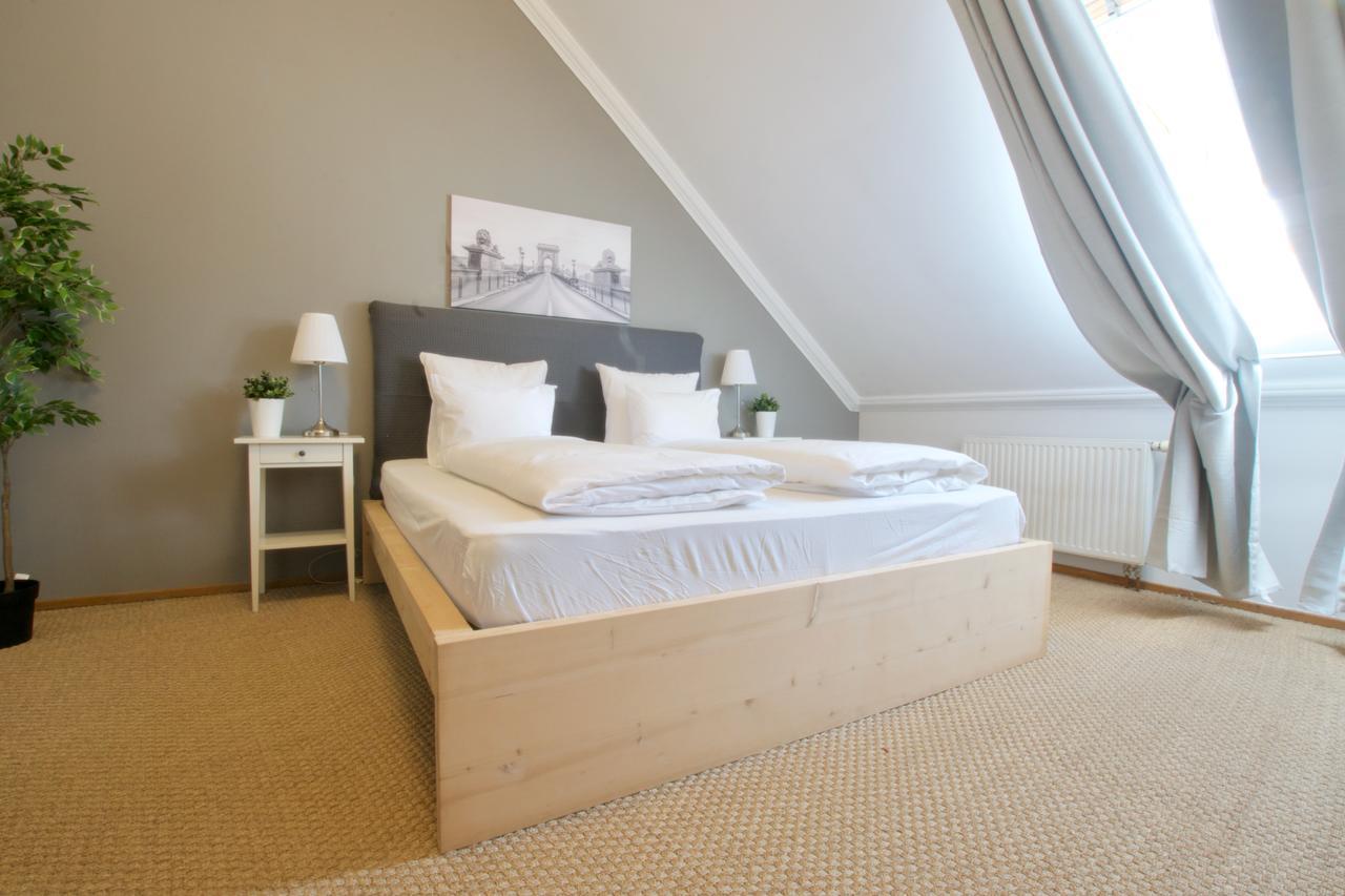 Standerd Apartment By Hi5 - Lovag Family Suites Budapest Exteriör bild