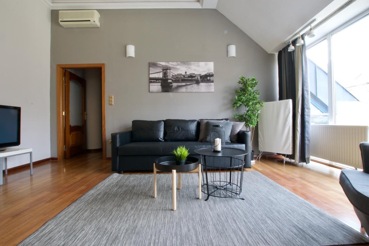 Standerd Apartment By Hi5 - Lovag Family Suites Budapest Exteriör bild