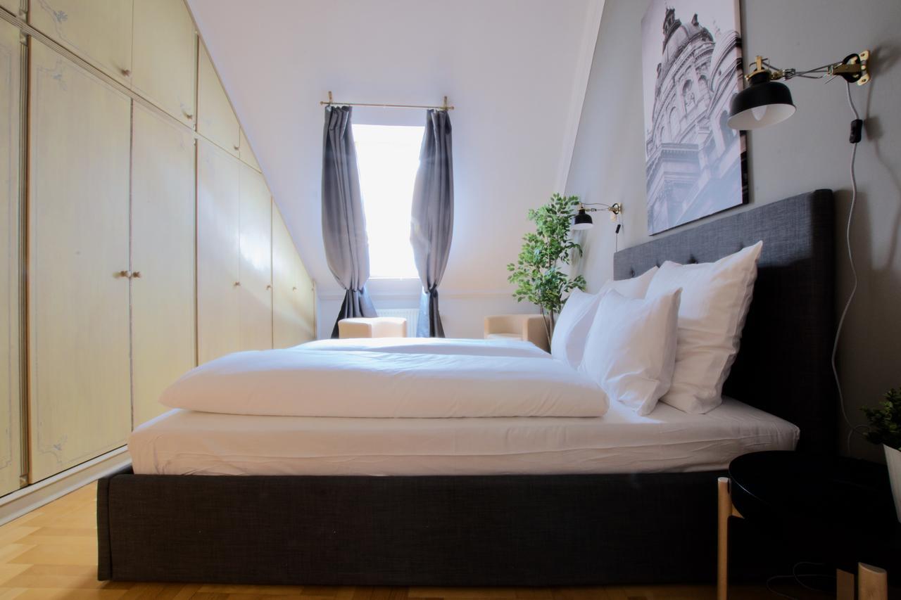 Standerd Apartment By Hi5 - Lovag Family Suites Budapest Exteriör bild